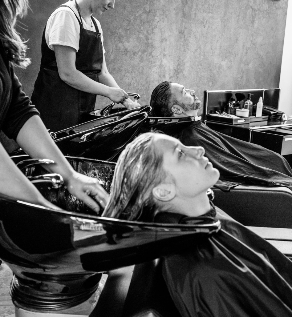 Friseure am Haarwaschbecken